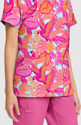 Top de cuello de pico estampado Macaw Mania