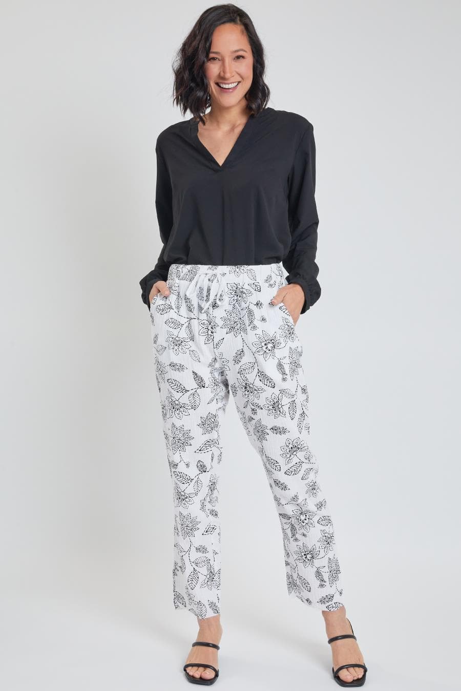 Pantalón Corto Relajado de Gasa Doble para Mujer con Bajo Deshilachado Deal Flowers Blanco/Negro