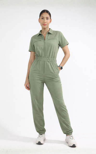 Uniforme enterizo verde oliva apagado