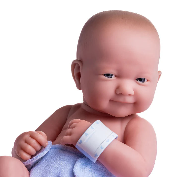La Newborn Nursery, Juego de regalo de 8 piezas de ropa de bebé azul, muñeca de 14 pulgadas con sonrisa de aspecto real