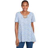 Camiseta con estampado inflado y abalorios de macramé en varios tonos de azul cielo - Ruby Rd