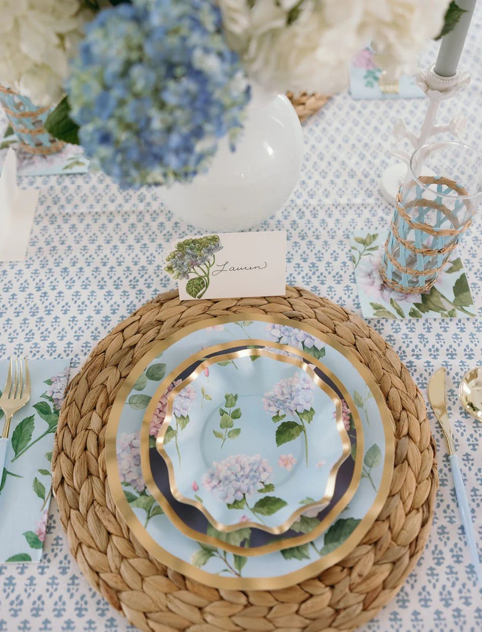 Plato ondulado con ensalada, hortensias, 8"