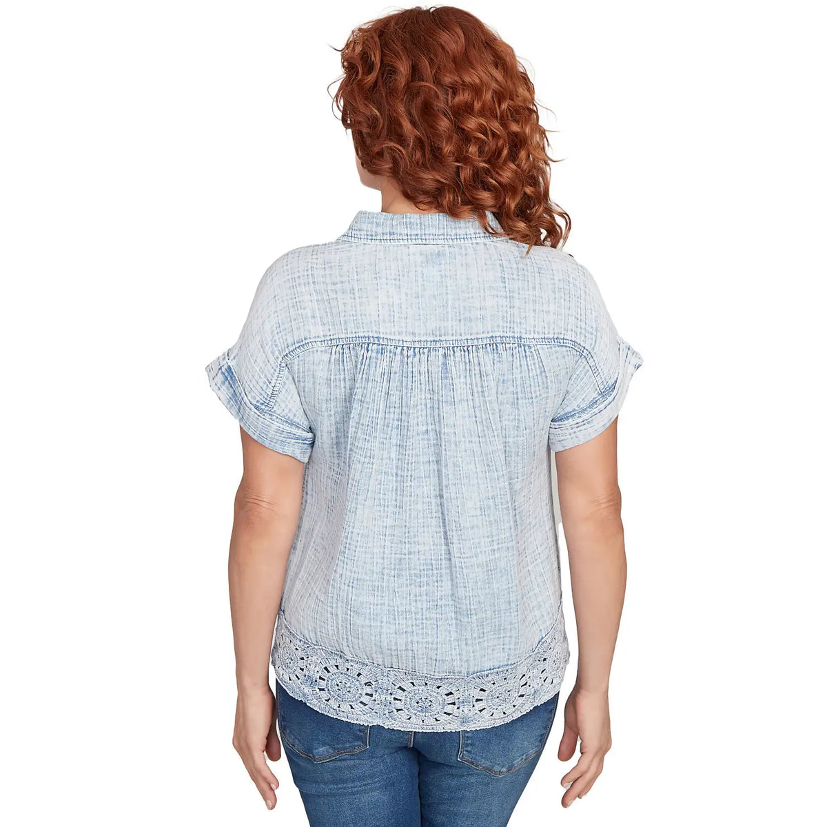 Camiseta de cuello con dobladillo de crochet lavado a la nieve de chambray - Ruby Rd