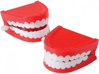 Dientes Gigantes Castañeteantes