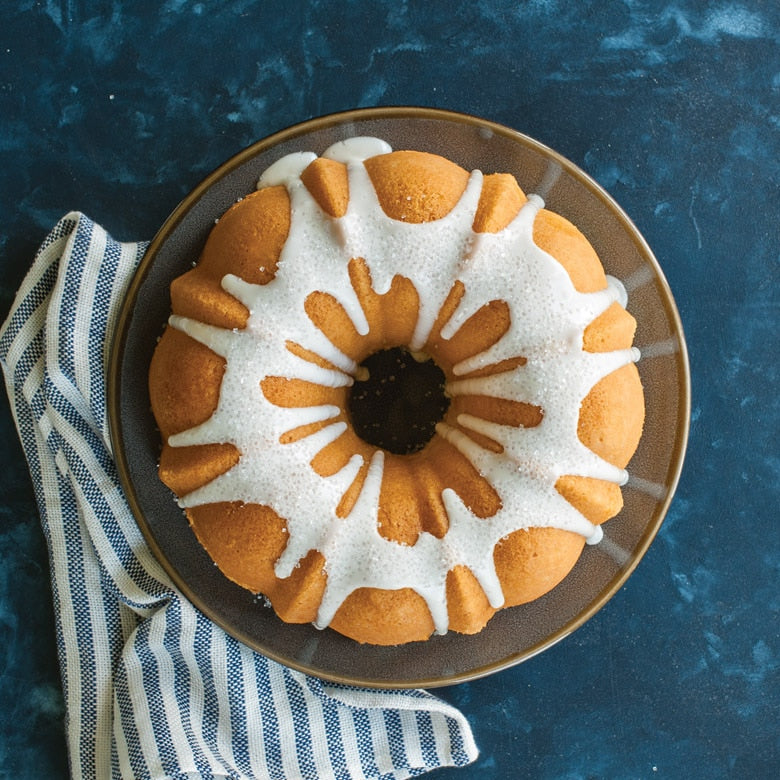 Molde Bundt de 12 tazas rojo