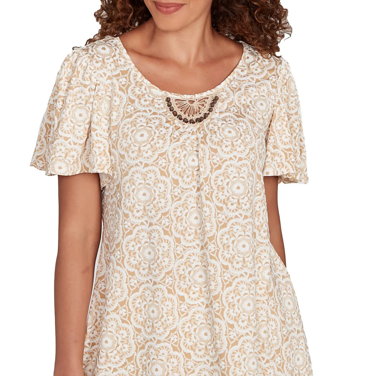 Camiseta con estampado en relieve de macramé con cuentas, yute, varios - Ruby Rd