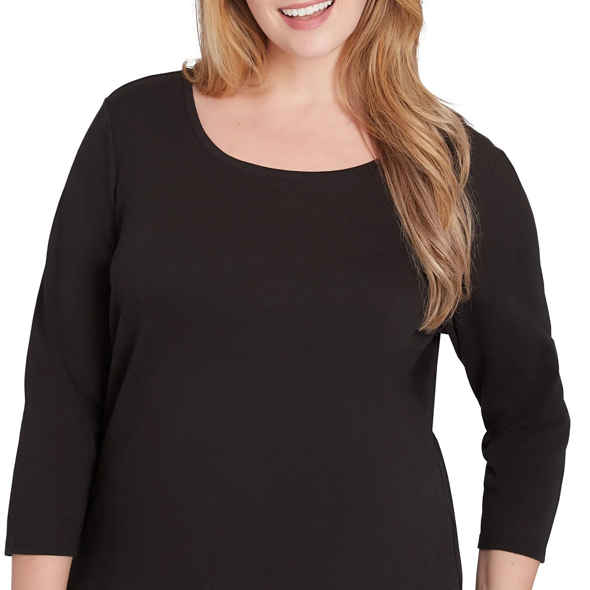 Blusa de canalé con cuello redondo y manga corta en color negro de Ruby Rd