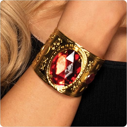 Pulsera de metal dorado con joya roja