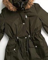 Chaqueta Anorak Larga con Capucha y Ribete de Pelo Sintético Forest