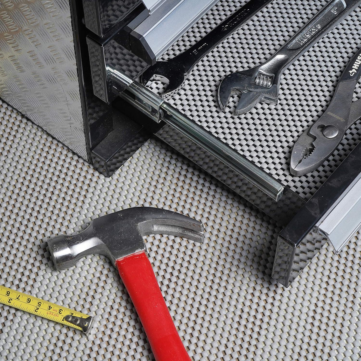Forro Grueso No Adhesivo para Estantes y Cajones 18" x 120' Gris