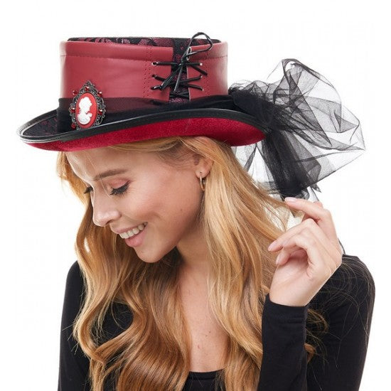 mujer sombrero de encaje