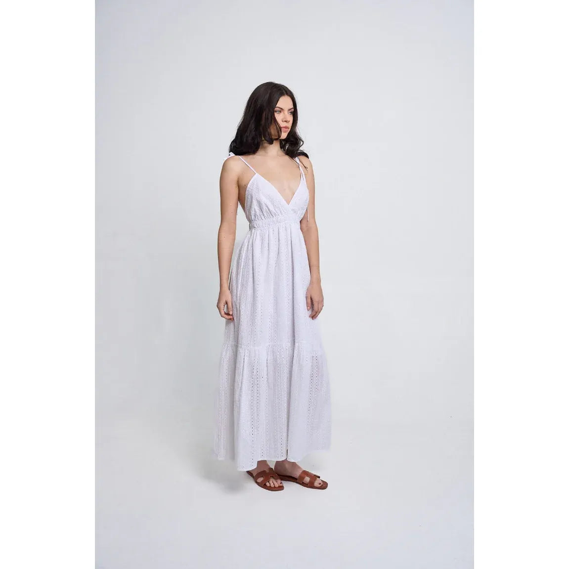 Vestido largo con ojales blanco brillante
