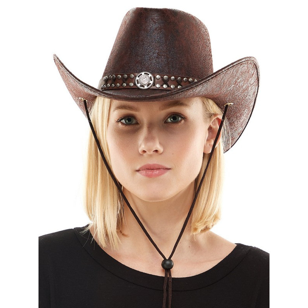 Sombrero de vaquero marrón con tachuelas