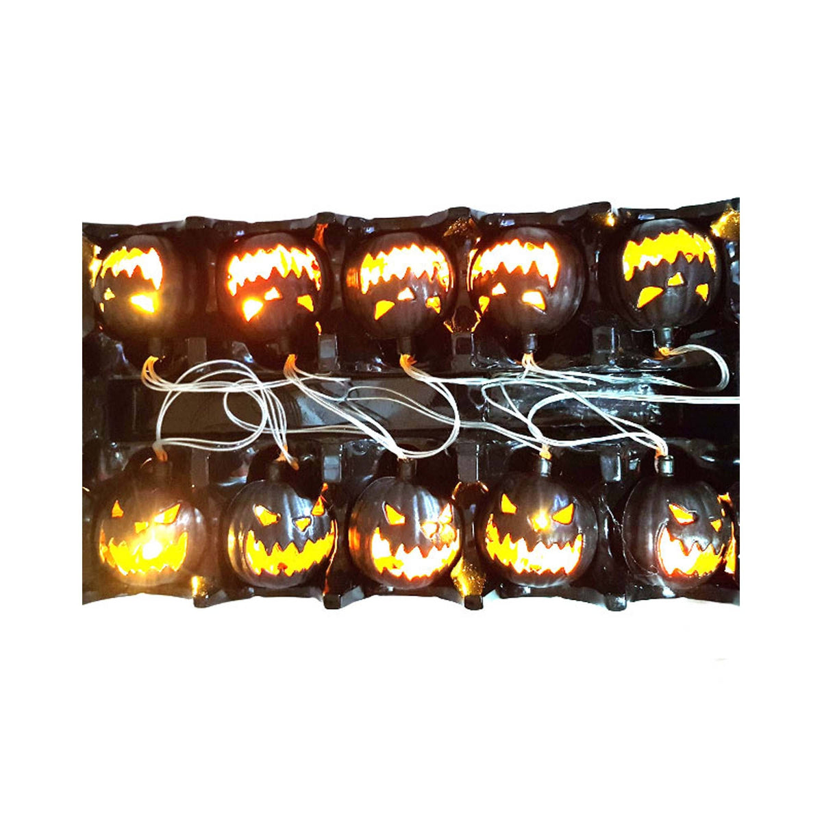 Calabaza iluminada con guirnalda