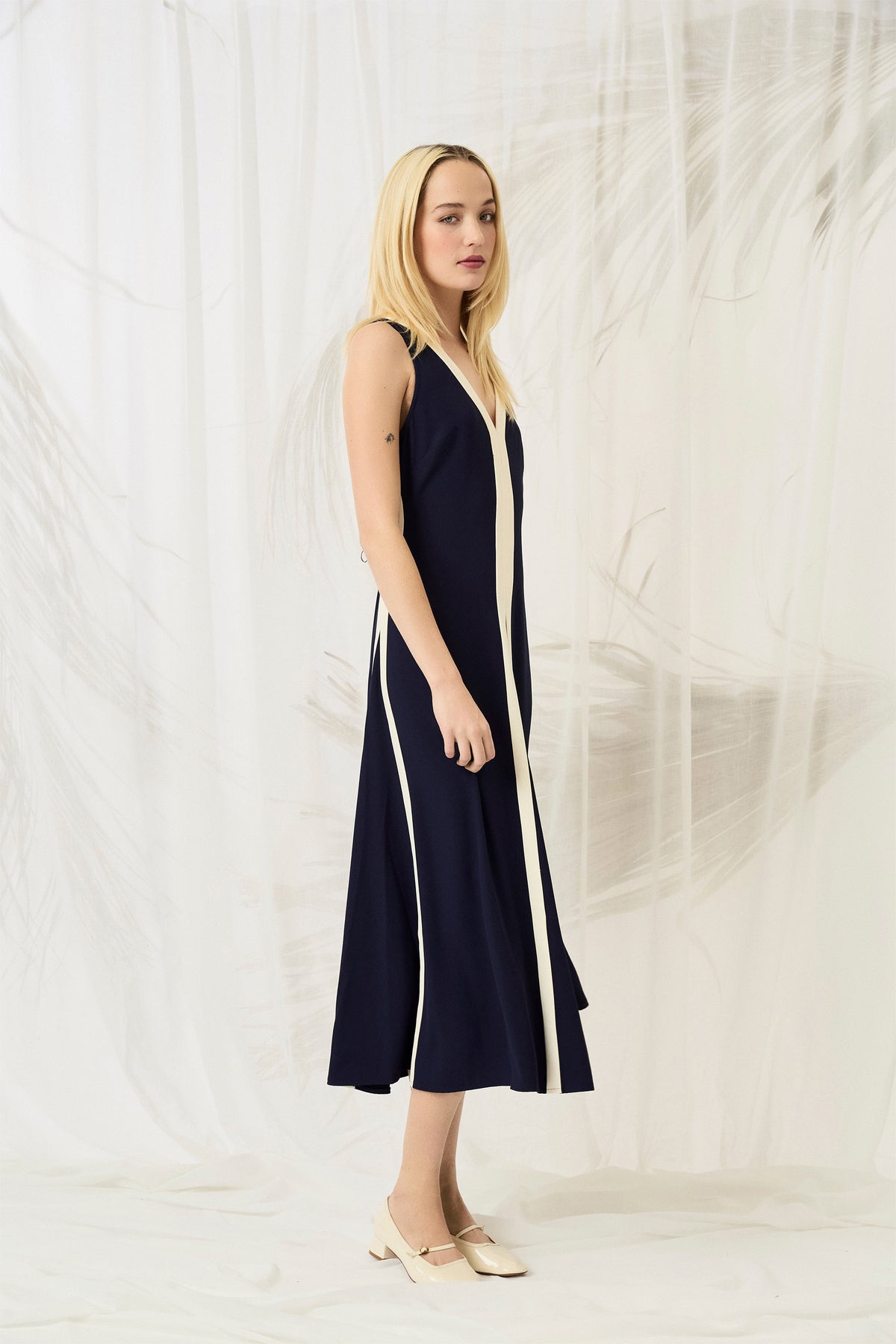 Vestido midi escote en V para noche / Azul - Maggy London