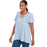 Camiseta con estampado inflado y abalorios de macramé en varios tonos de azul cielo - Ruby Rd