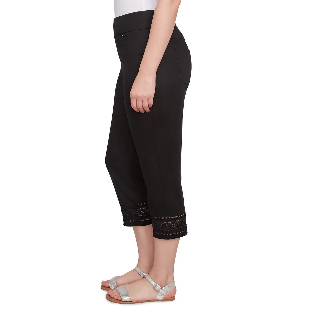 Lotus Lace Soft Denim Capri Negro - Ruby Rd