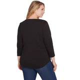 Blusa de canalé con cuello redondo y manga corta en color negro de Ruby Rd