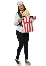 Acomodador de cine y palomitas