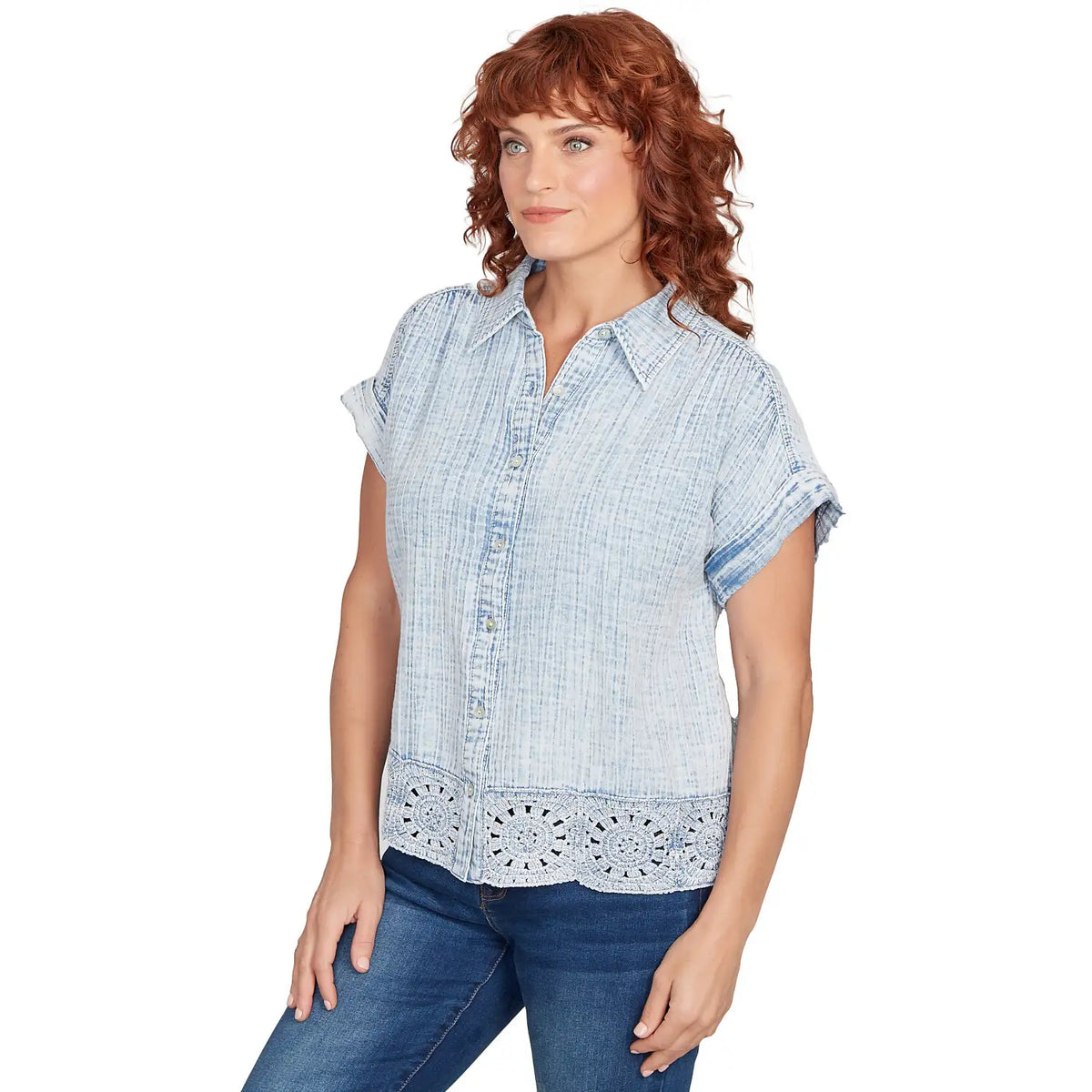 Camiseta de cuello con dobladillo de crochet lavado a la nieve de chambray - Ruby Rd