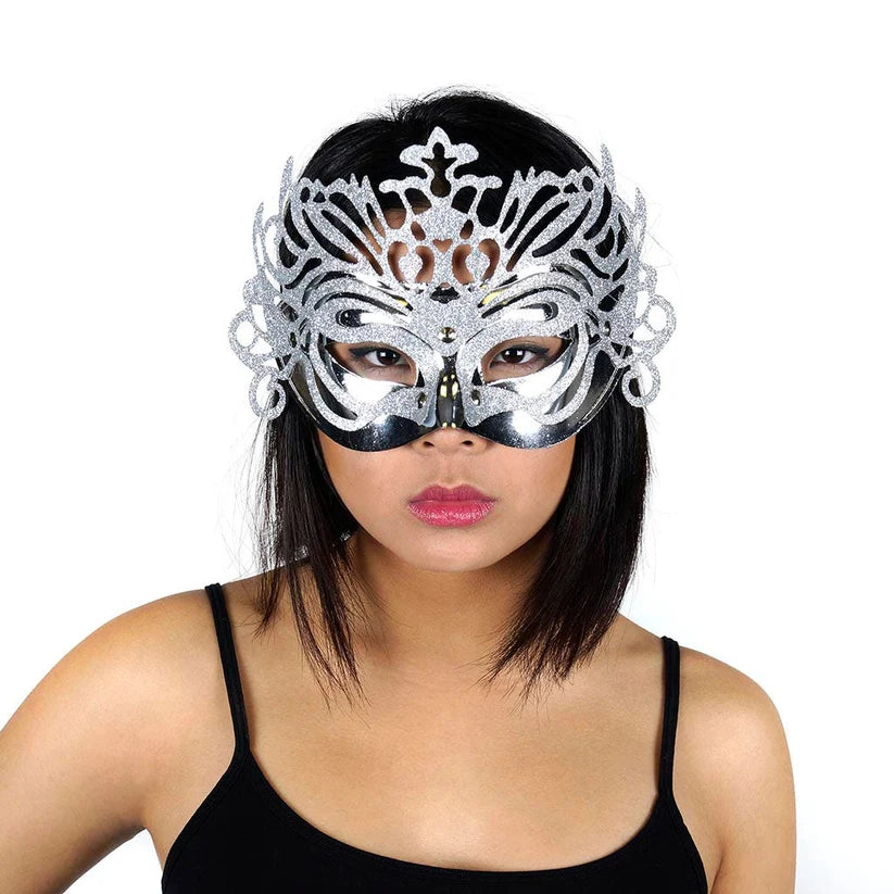 Forma de máscara de carnaval con purpurina plateada