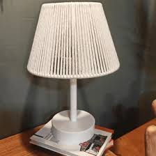 Lámpara de mesa blanca (LED)