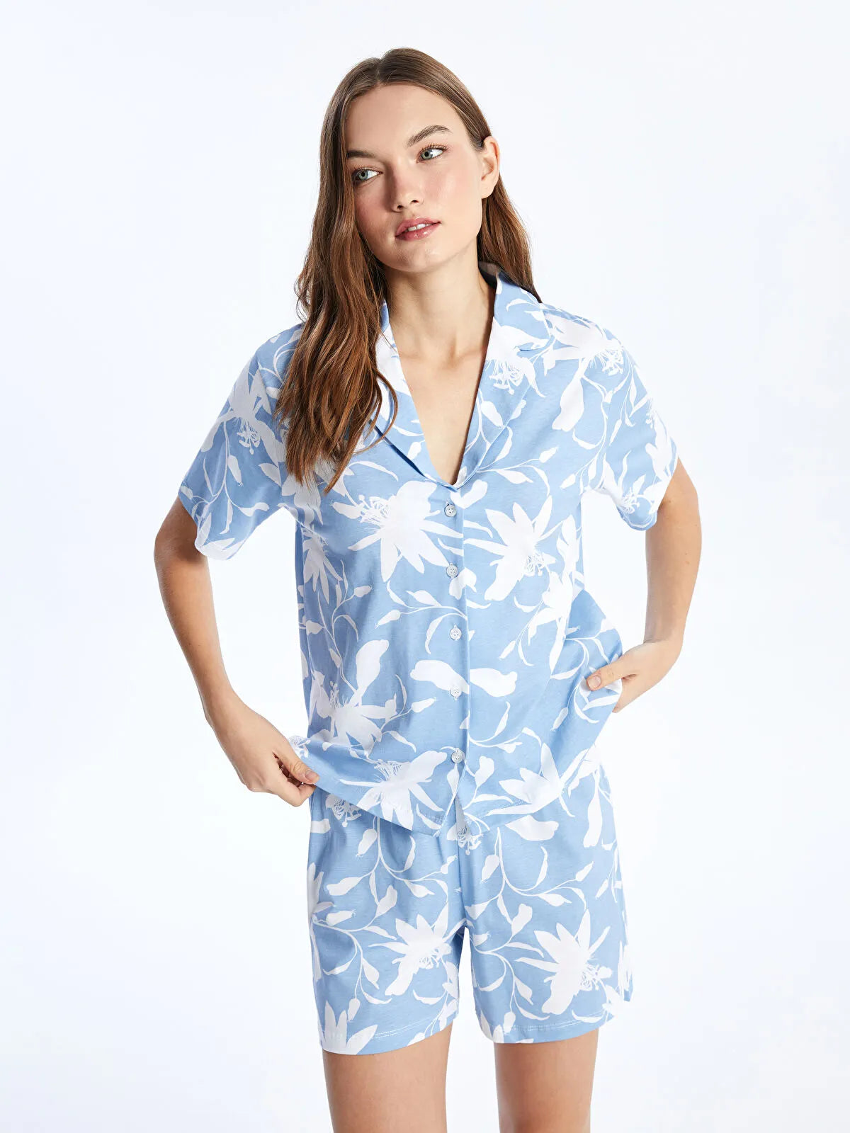 Conjunto corto con muesca azul