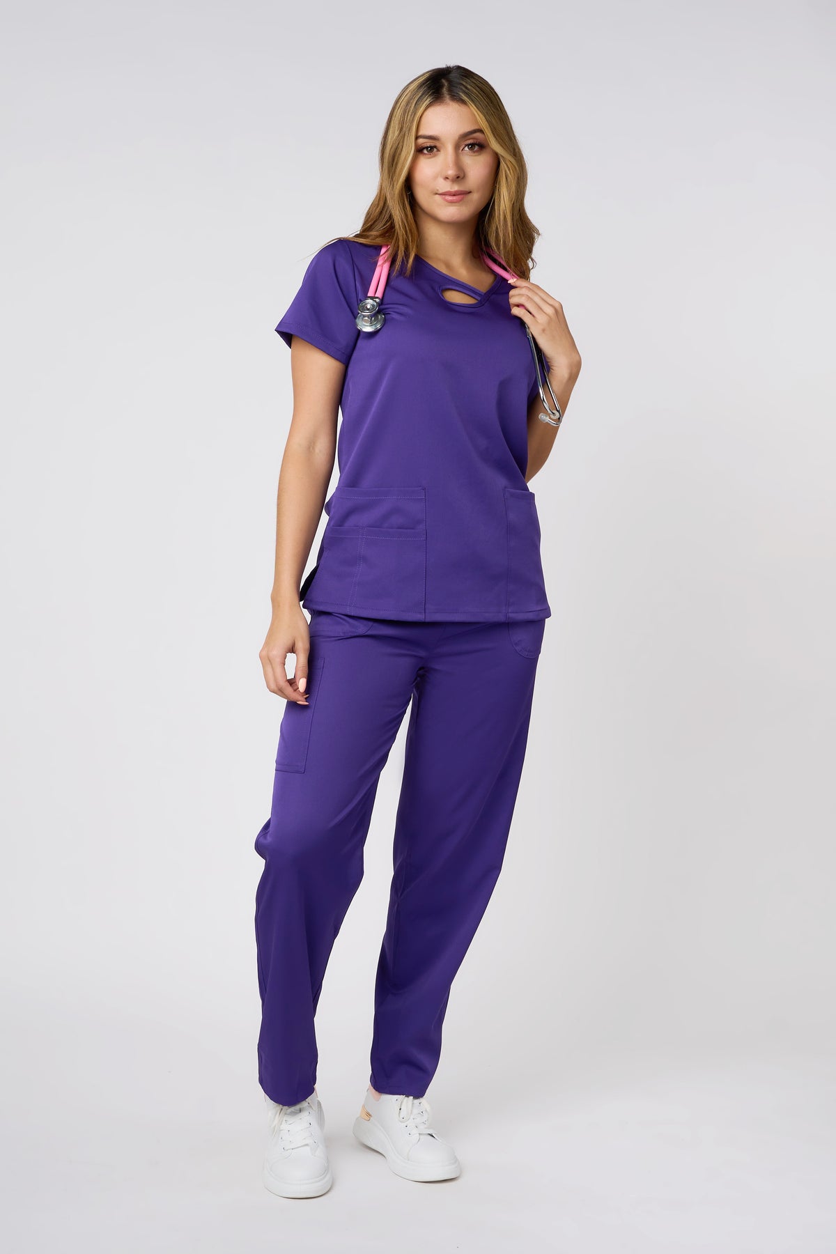 CONJUNTO MÉDICO LISO DE CUELLO OJAL DE TEJIDO ELÁSTICO EN CUATRO DIRECCIONES MORADO