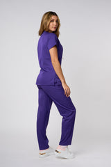 CONJUNTO MÉDICO LISO DE CUELLO OJAL DE TEJIDO ELÁSTICO EN CUATRO DIRECCIONES MORADO