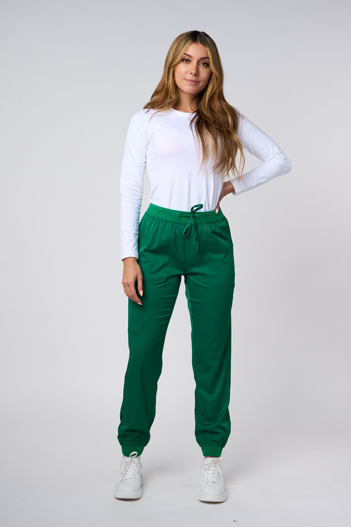 PANTALÓN JOGGING STRETCH EN 4 DIRECCIONES VERDE CAZADOR