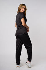 CONJUNTO DE UNIFORME MÉDICO NEGRO CON CUELLO EN FORMA DE CERRADURA Y ELASTICIDAD EN 4 DIRECCIONES