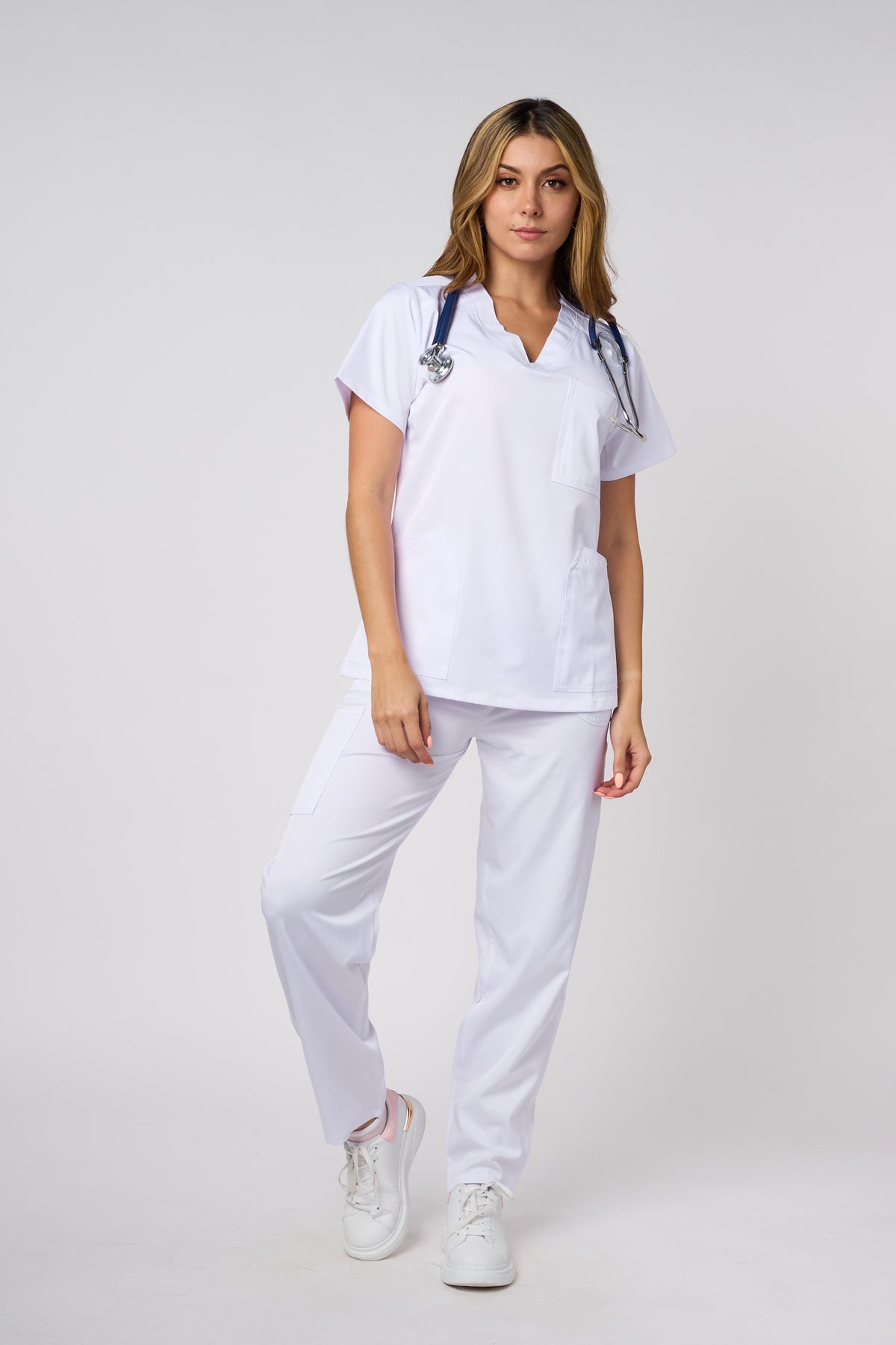 CAMISA DE ENFERMERA CUELLO EN V BLANCA