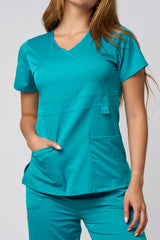 CUELLO MOCK CON ANILLO EN D, TEJIDO LISO ELÁSTICO EN 4 DIRECCIONES, COLOR VERDE AZULADO