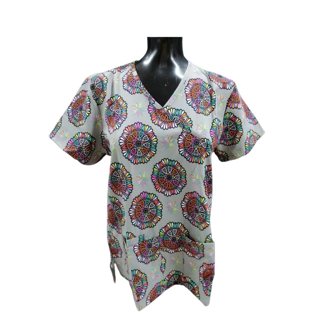 Camiseta estampada gris con diseños coloridos