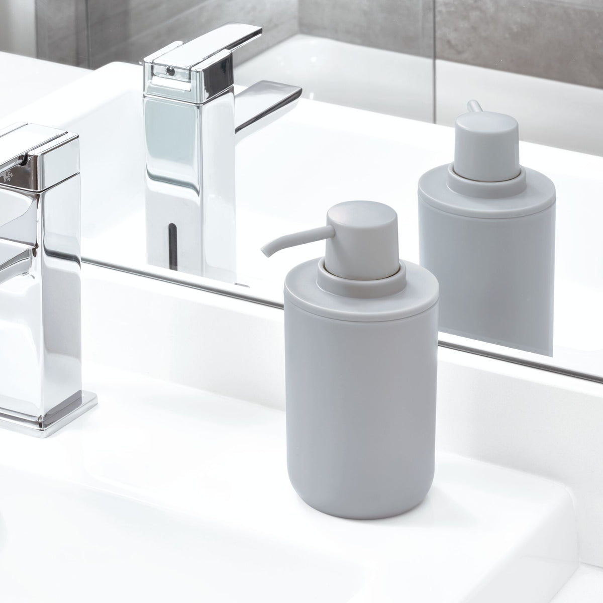 Dispensador de jabón Cade gris