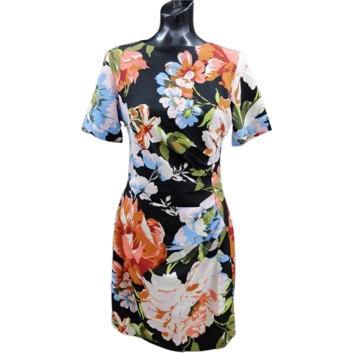 Vestido negro estampado de manga corta