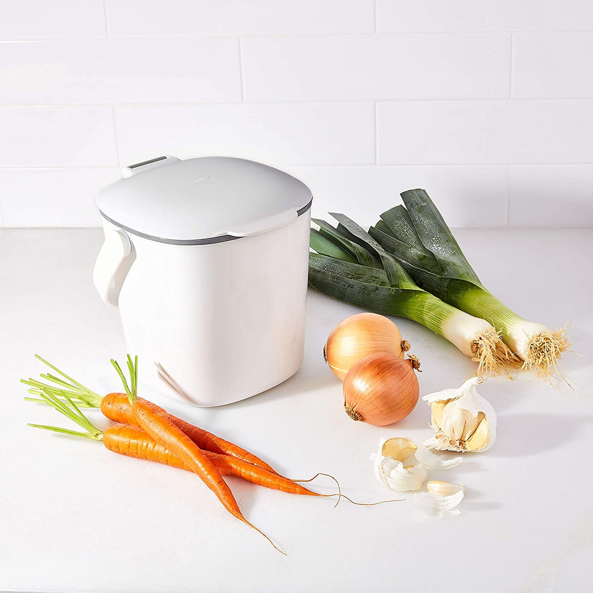 OXO GG CUBETA DE COMPOSTA FÁCIL LIMPIEZA BLANCA 0.75 GAL / 2.83 L