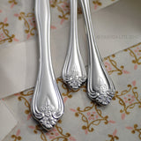 Boutonniere 20 piece set service for 4