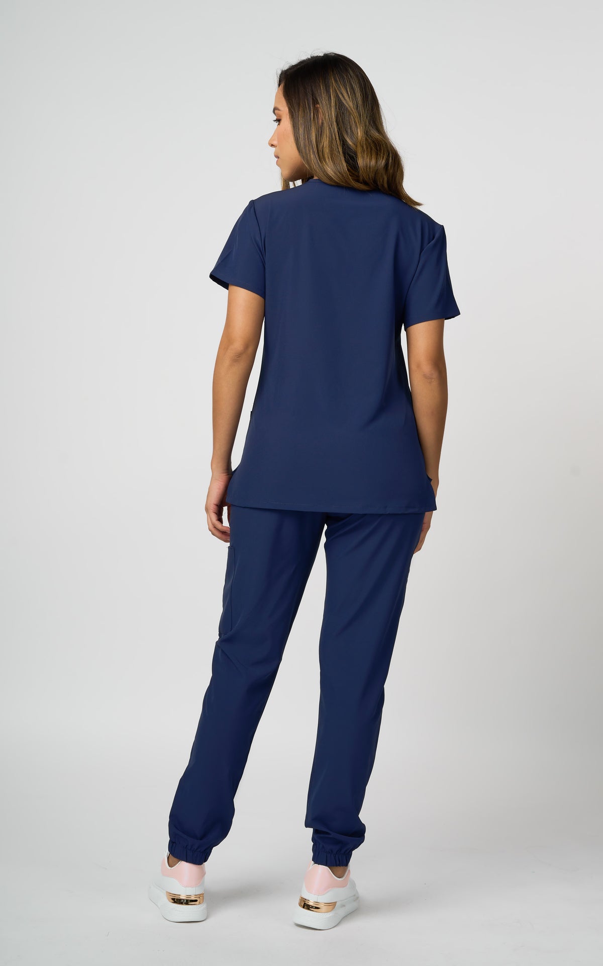 UNIFORME STRECH AZUL ÍNDIGO MODELO JOGGER (CORTE AJUSTADO)