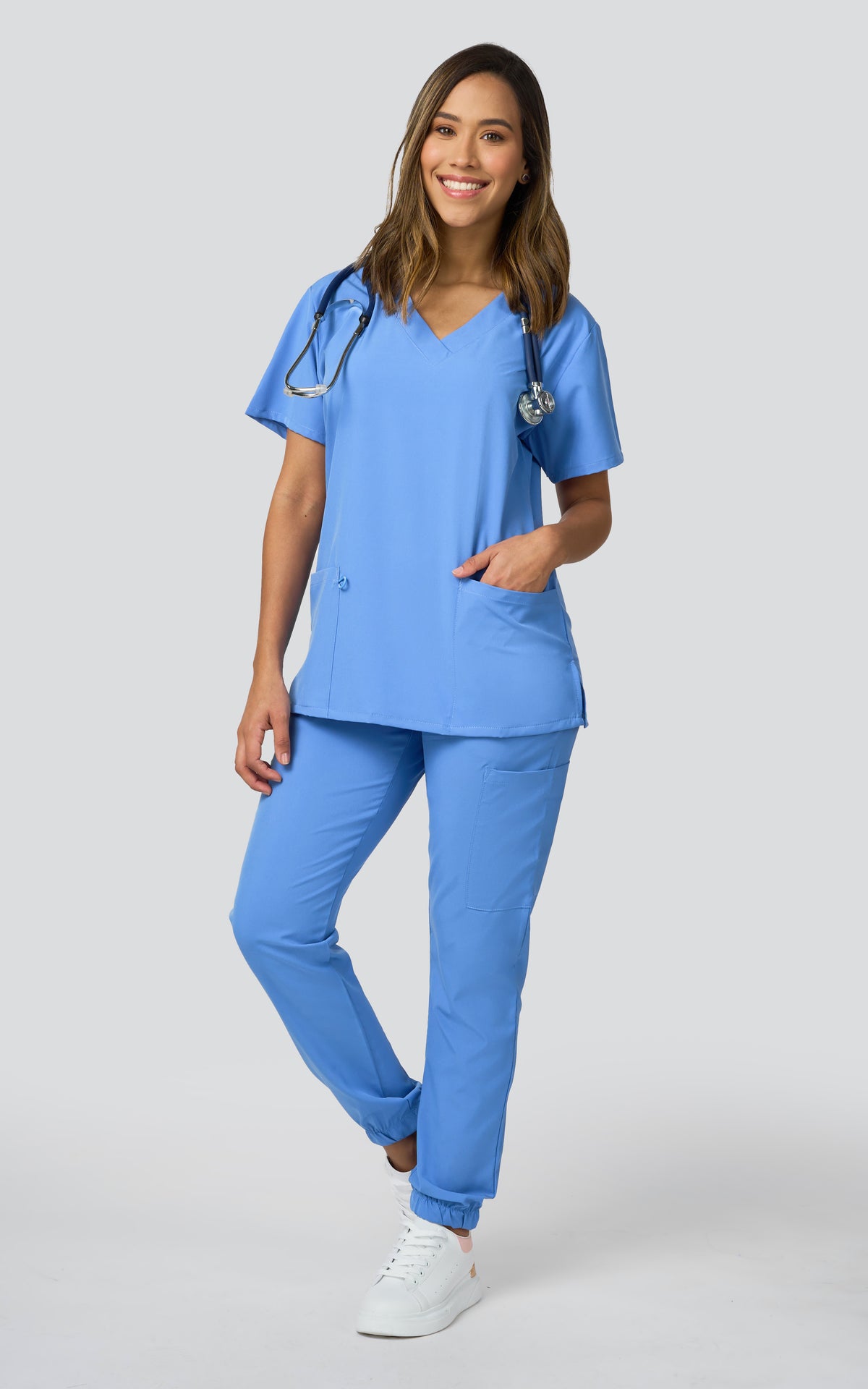 UNIFORME STRECH CELESTE MODELO JOGGER (AJUSTADO)