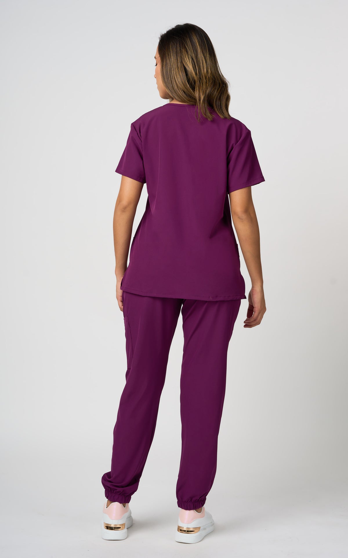 UNIFORME STRECH MORADO - BERRY MODELO JOGGER (AJUSTE ENTALLADO)