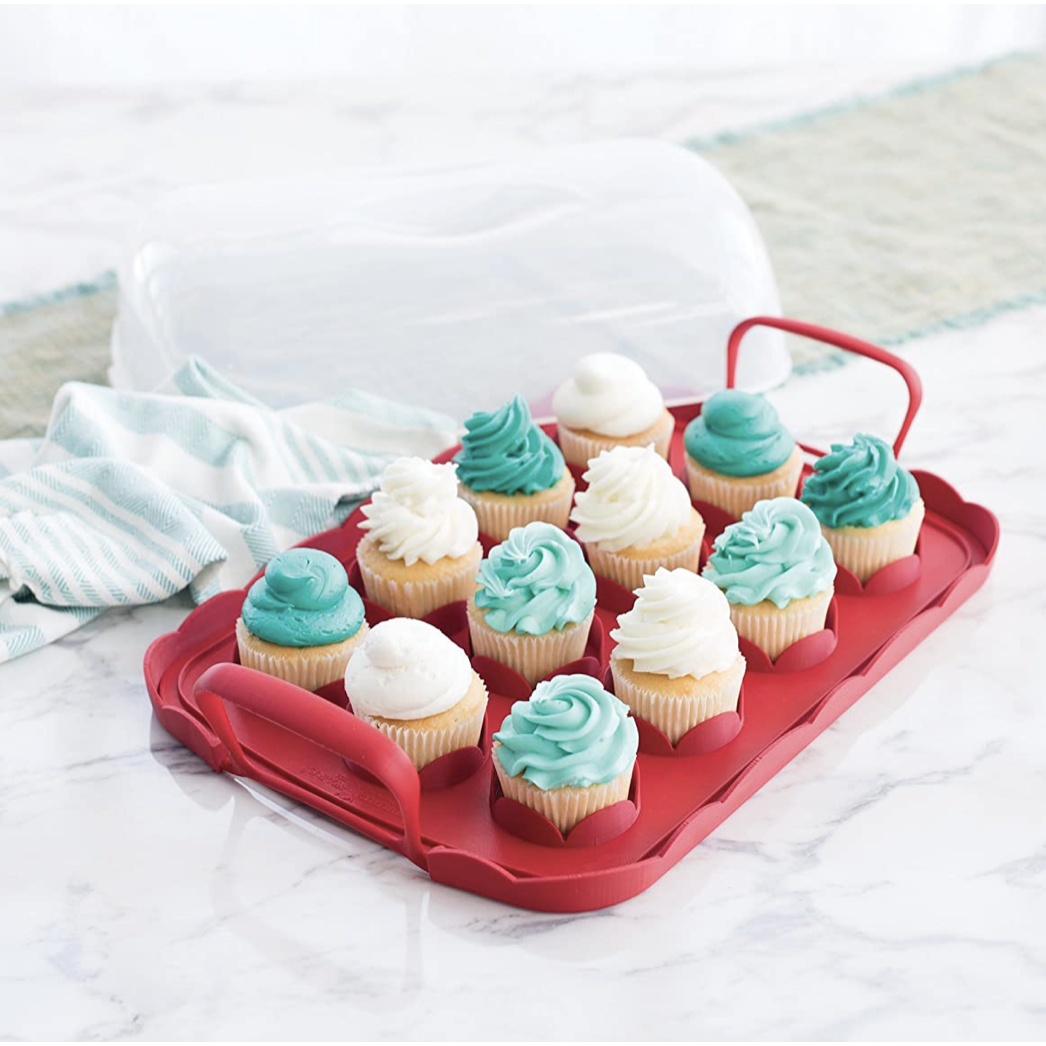 Servir Pastel y Cupcakes