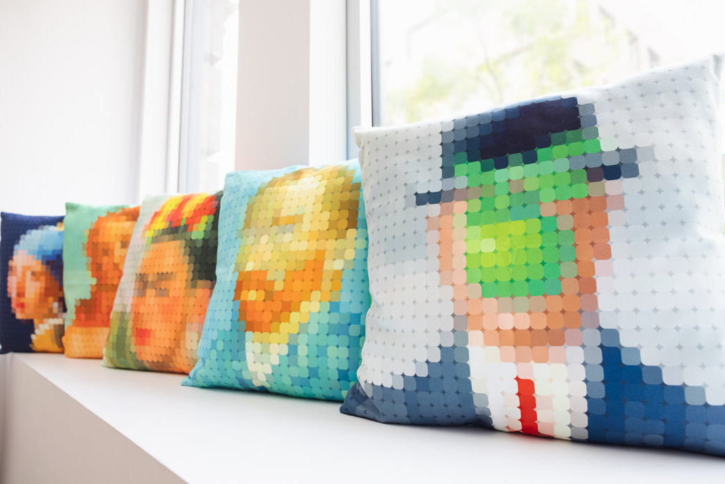 Cojín - Arte Pixelado René Magritte