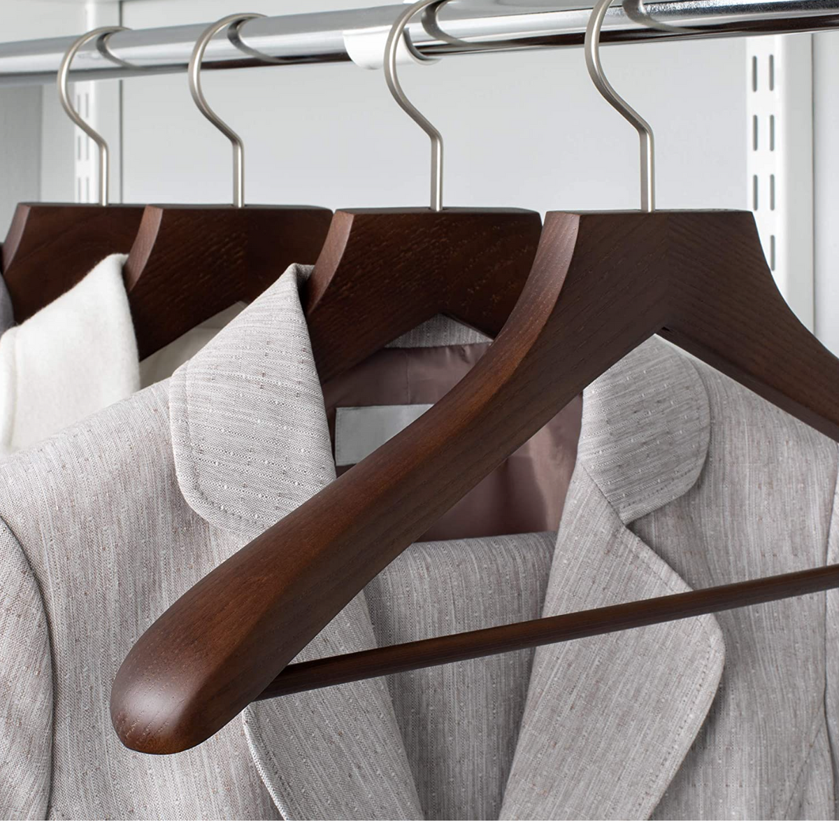 Traje de lujo con barra para pantalón acanalada Juego de 4 café