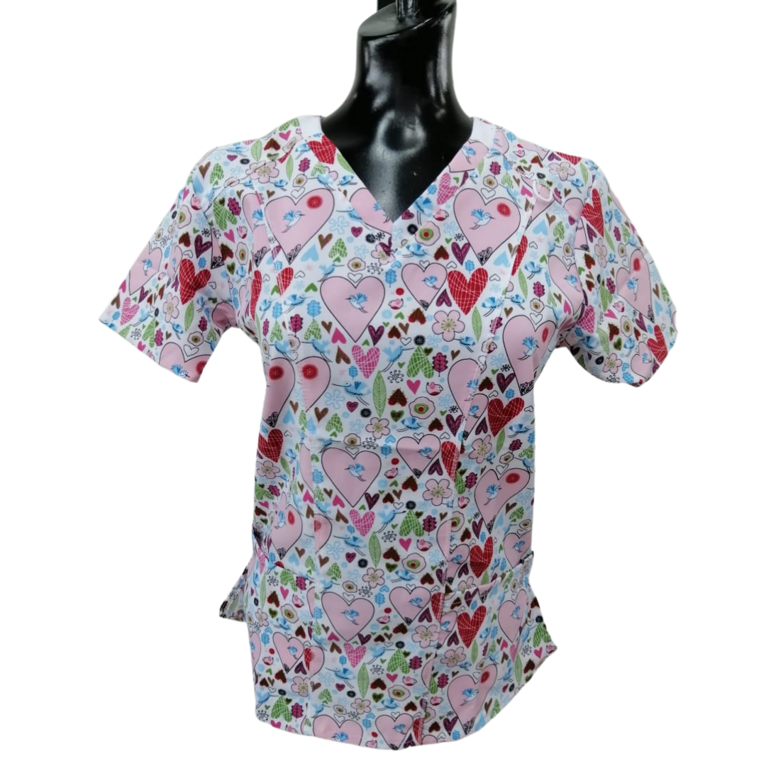 Camisa estampada rosa con corazones