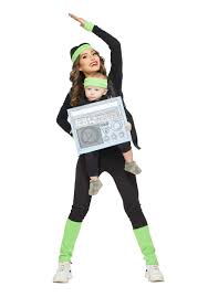 Instructor de gimnasio y boombox